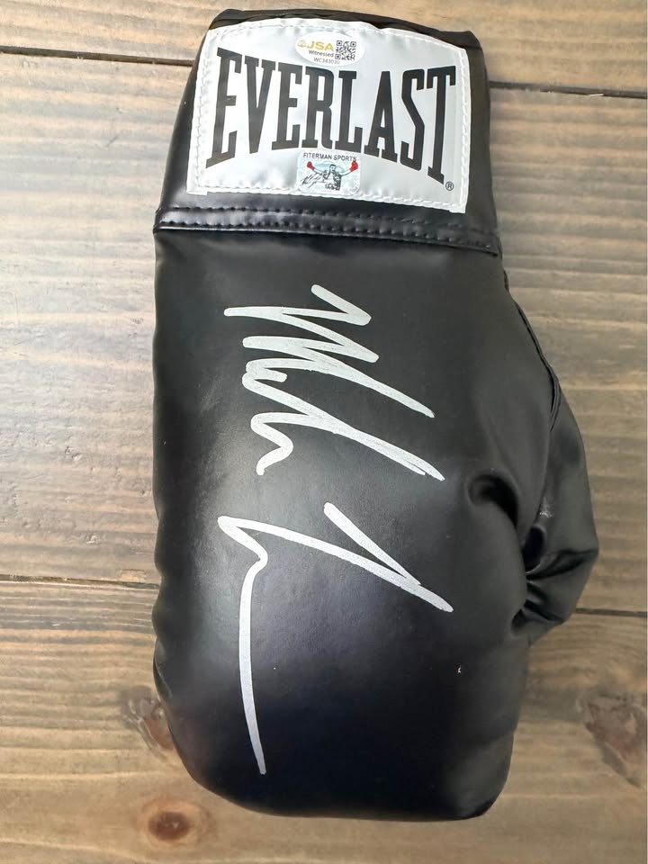 🥊 Mike Tyson Signed Everlast Boxing Glove – JSA Witnessed + Fiterman Sports – Iconic Autograph!