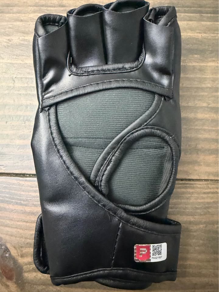🔥 Marlon “Chito” Vera Signed MMA Glove (Pristine Authentic)