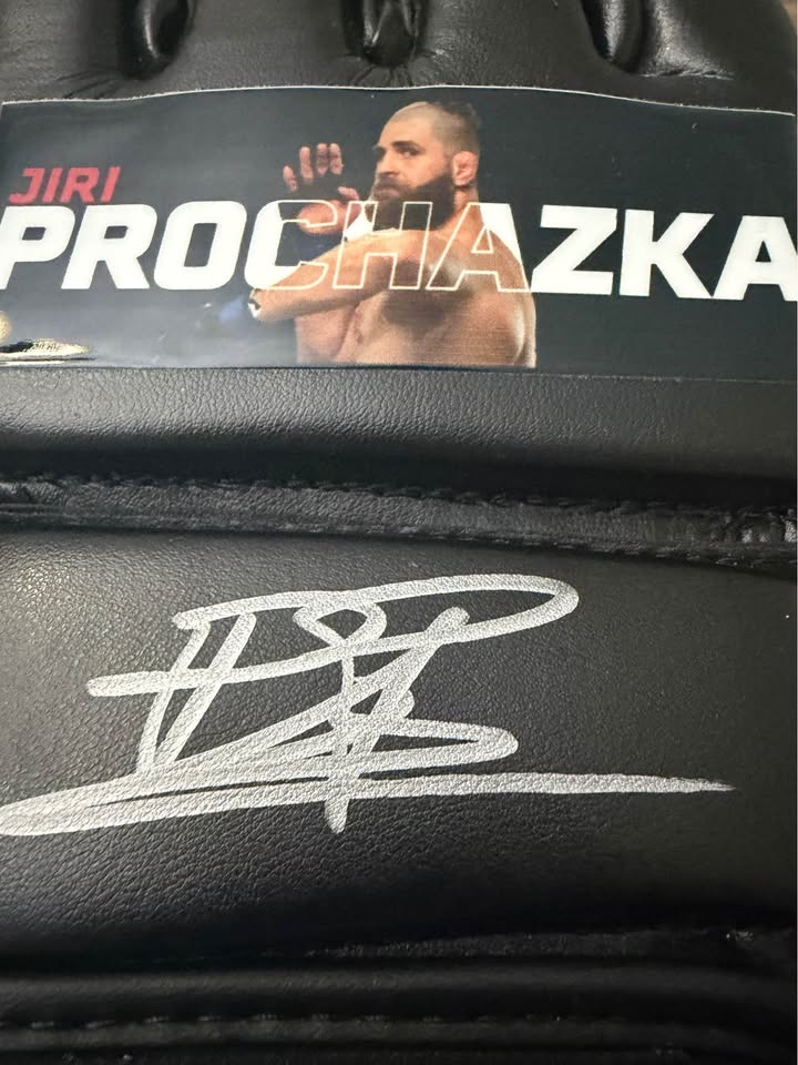 🥊🔥 Jiri Prochazka Signed UFC MMA Glove (JSA Witnessed) Czech Flag!