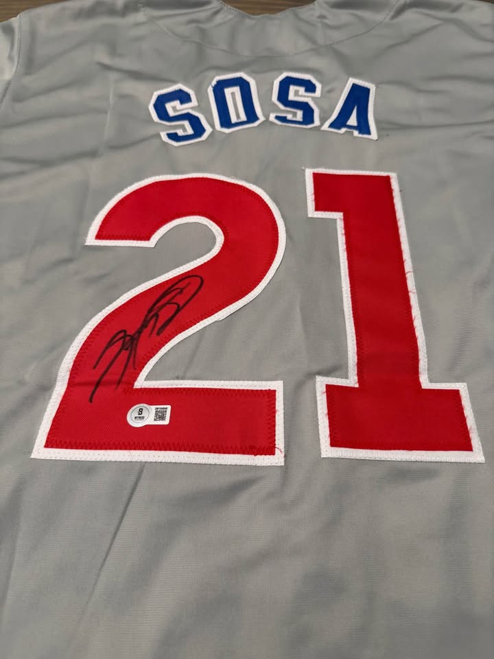 ⚾ Sammy Sosa “Slammin’ Sammy” Signed Gray Jersey – Beckett Witnessed