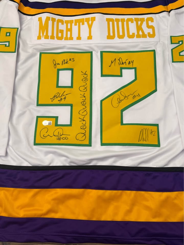 🦆🔥 Mighty Ducks Cast Multi-Signed Jersey (Beckett) 🔥🦆