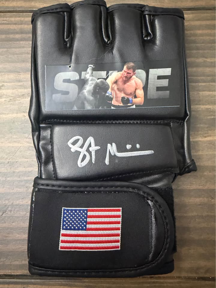 🥊 Stipe Miocic Signed MMA Glove (Beckett BU25679) – Autographed UFC Collectible
