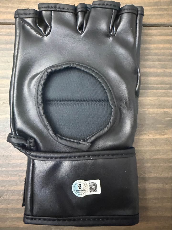 🥊 Stipe Miocic Signed MMA Glove (Beckett BU25679) – Autographed UFC Collectible