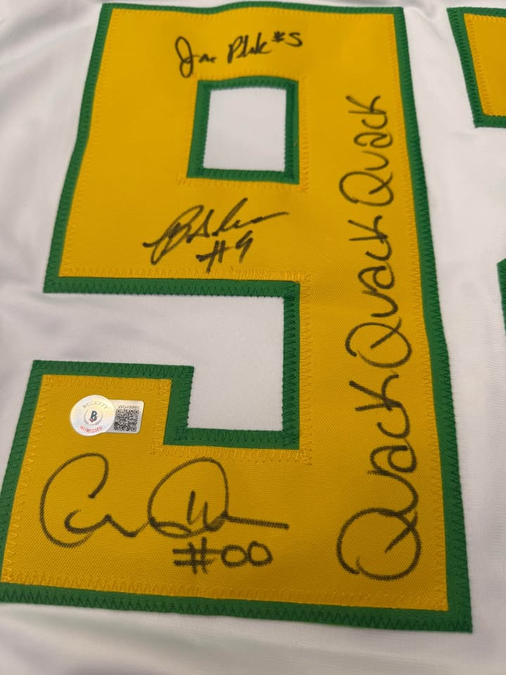 🦆🔥 Mighty Ducks Cast Multi-Signed Jersey (Beckett) 🔥🦆