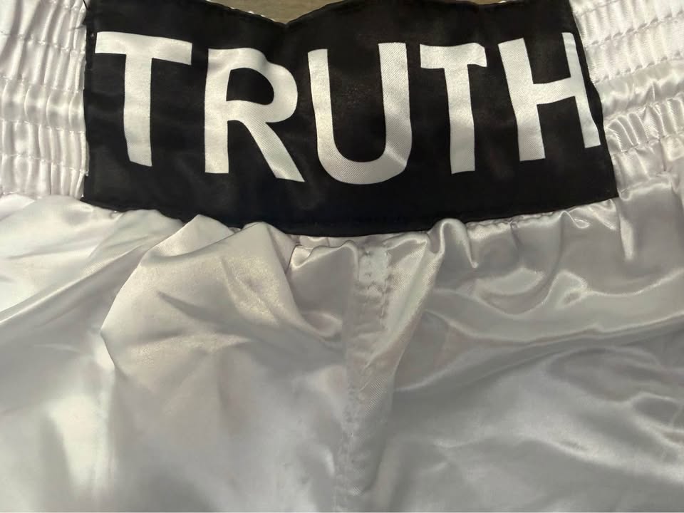 🥊 Errol Spence Jr. Autographed Boxing Shorts (Beckett Witnessed)