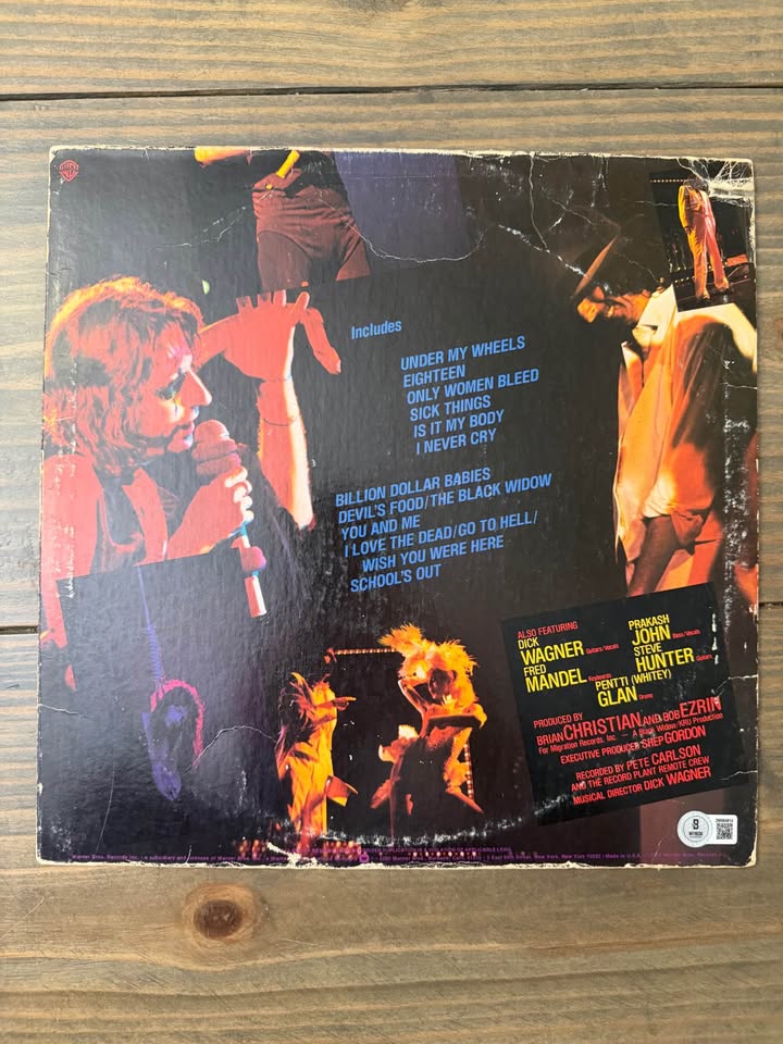 🎸🔥Alice Cooper Hand Signed “The Alice Cooper Show” Vinyl Album – Beckett Witnessed Authentic 🔥🎸