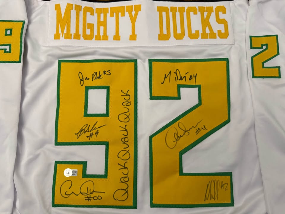 🦆🔥 Mighty Ducks Cast Multi-Signed Jersey (Beckett) 🔥🦆