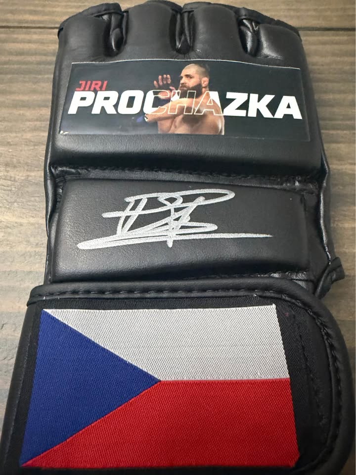 🥊🔥 Jiri Prochazka Signed UFC MMA Glove (JSA Witnessed) Czech Flag!