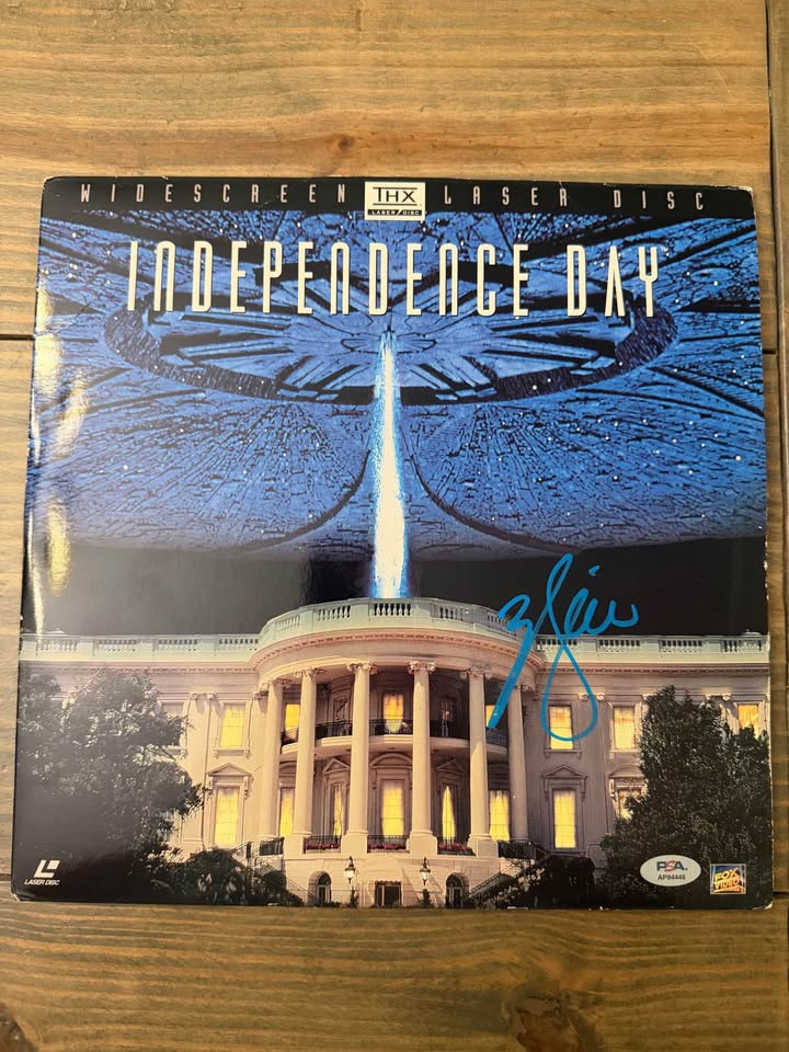 PSA Authentic Will Smith Signed Independence Day LaserDisc