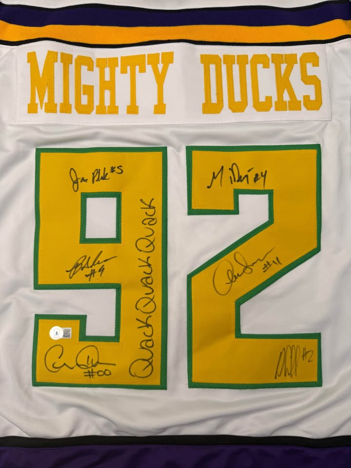 🦆🔥 Mighty Ducks Cast Multi-Signed Jersey (Beckett) 🔥🦆