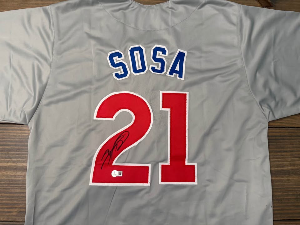 ⚾ Sammy Sosa “Slammin’ Sammy” Signed Gray Jersey – Beckett Witnessed
