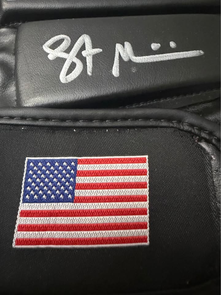 🥊 Stipe Miocic Signed MMA Glove (Beckett BU25679) – Autographed UFC Collectible