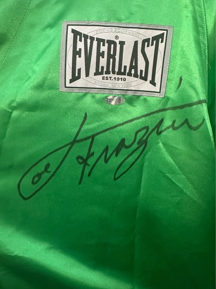 🥊 Joe Frazier Signed Everlast Robe – Dual Authenticated (Beckett & Steiner Sports)