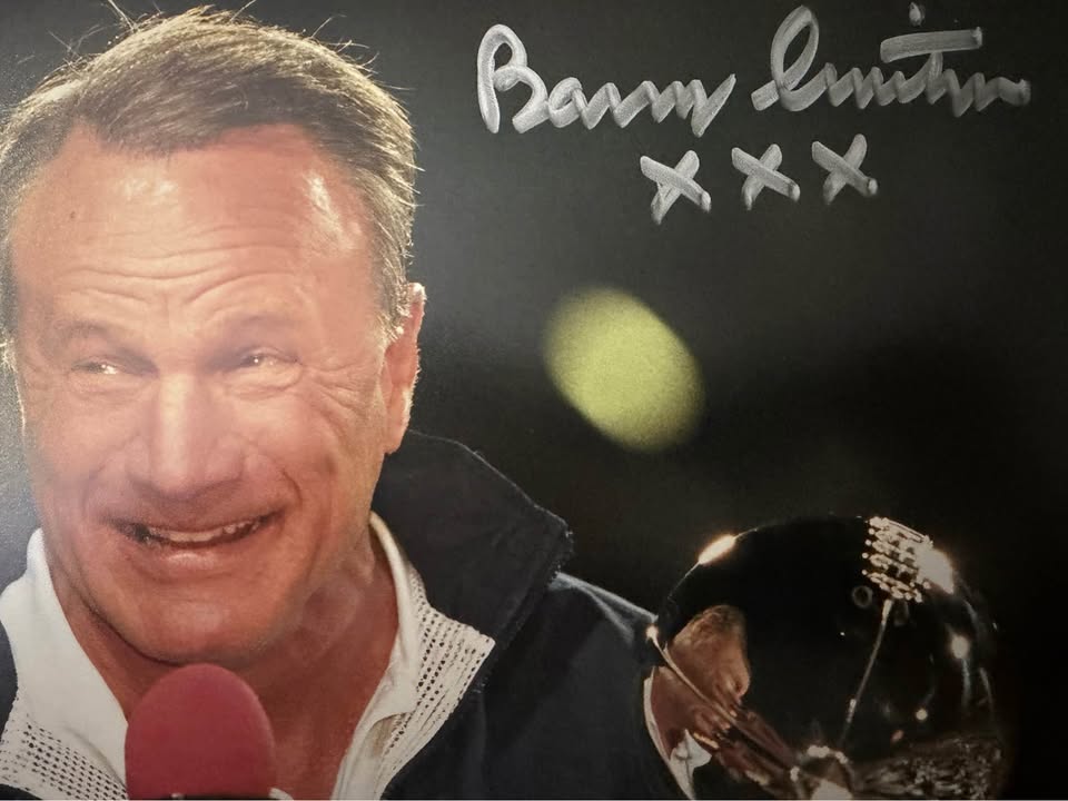 🏈 Barry Switzer Signed 8x10 Photo “XXX” Inscription (Beckett AC55714) Cowboys