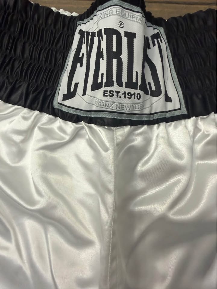 ✅ James Toney Signed Everlast Boxing Trunks “Lights Out” Schwartz COA
