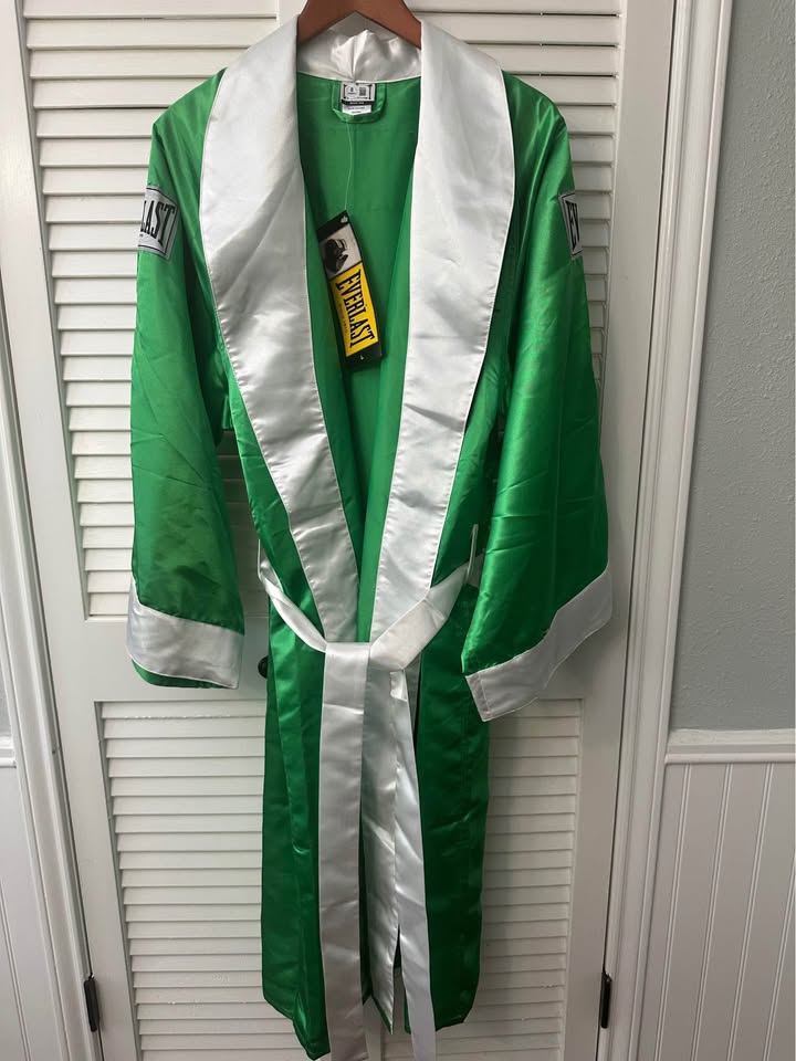 🥊 Joe Frazier Signed Everlast Robe – Dual Authenticated (Beckett & Steiner Sports)