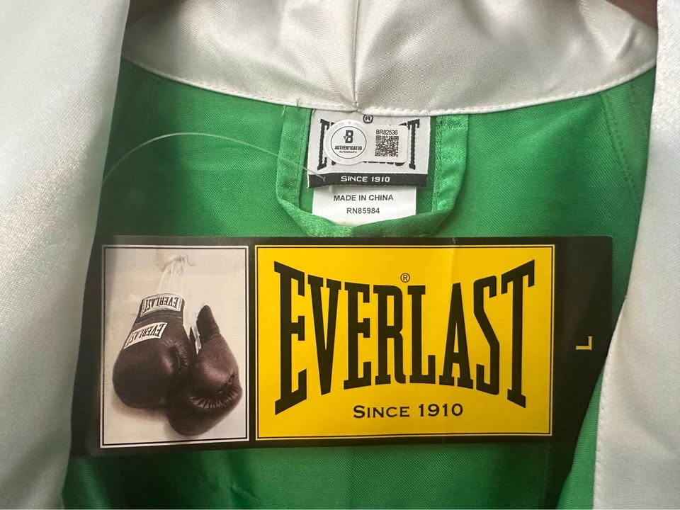 🥊 Joe Frazier Signed Everlast Robe – Dual Authenticated (Beckett & Steiner Sports)