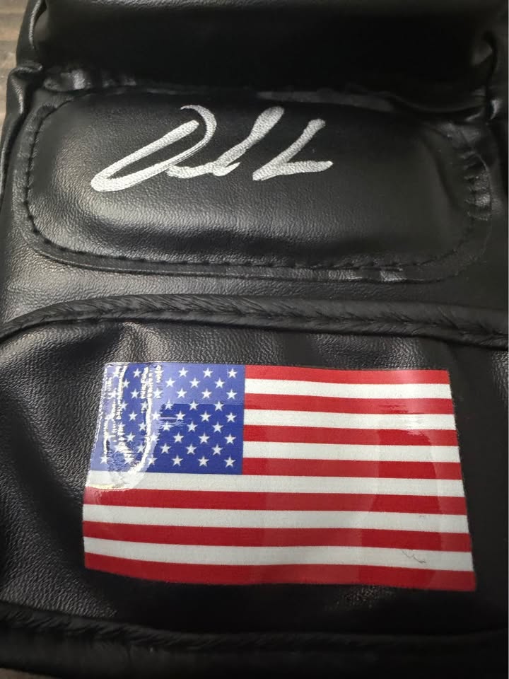 🥊 Derrick Lewis Signed MMA Glove (Beckett BU27498) – Autographed UFC Collectible