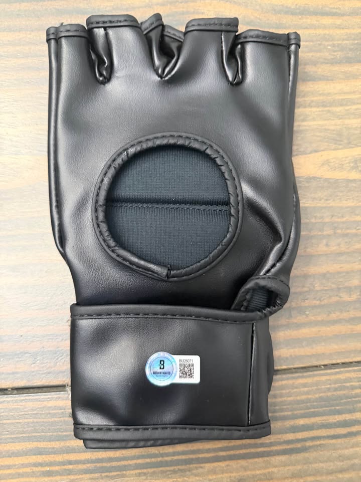 ✅ Ian Machado Garry Signed UFC/MMA Glove (Beckett Authenticated)