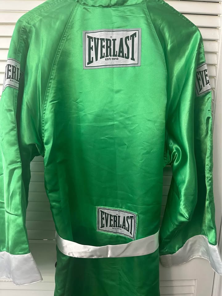 🥊 Joe Frazier Signed Everlast Robe – Dual Authenticated (Beckett & Steiner Sports)
