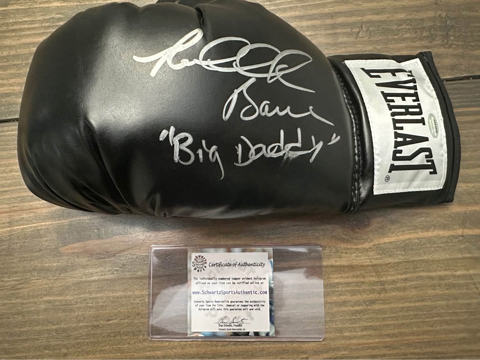 🥊 Riddick Bowe Signed Everlast Glove – “Big Daddy” Inscription Authenticated by Swartz Sports