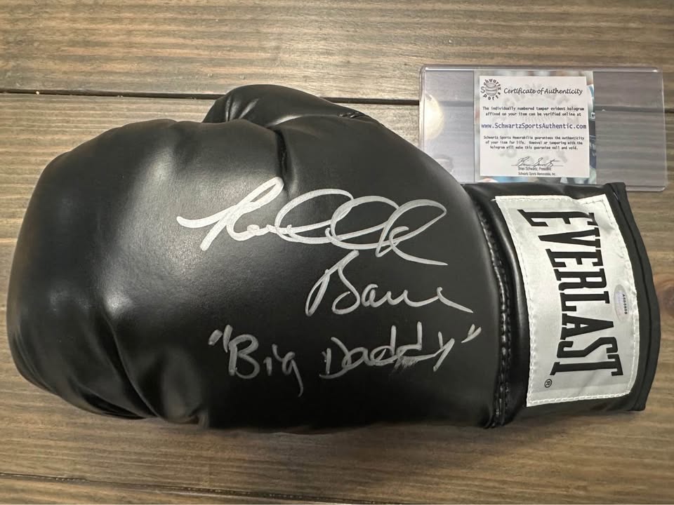 🥊 Riddick Bowe Signed Everlast Glove – “Big Daddy” Inscription Authenticated by Swartz Sports