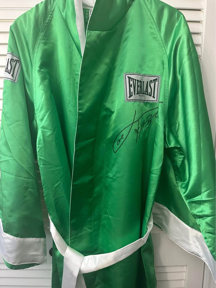 🥊 Joe Frazier Signed Everlast Robe – Dual Authenticated (Beckett & Steiner Sports)