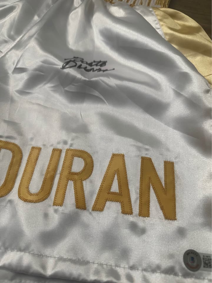🥊 Roberto Durán Hand-Signed Boxing Trunks (Beckett Authenticated)