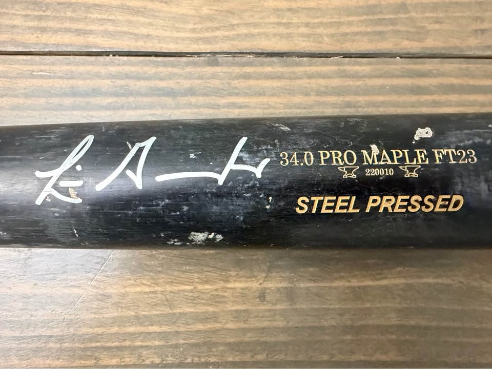 ⚾ Old Hickory Pro Model Game-Used Bat Signed by Luis Gonzalez (Beckett Witnessed) ⚾