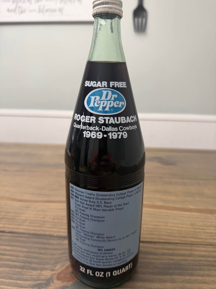 🏈 Roger Staubach Dr Pepper Commemorative Bottle – Dallas Cowboys – Vintage 32oz (Full / Unopened)