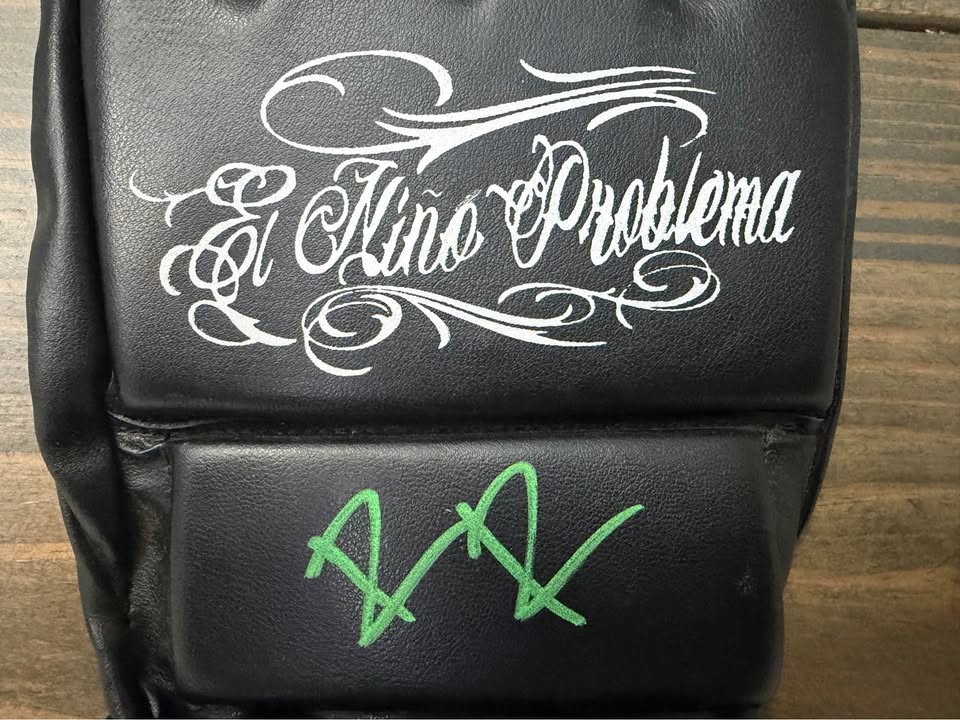 🥋 PSA Authentic Raul Rosas Jr. Signed MMA Glove – PSA/DNA Certified