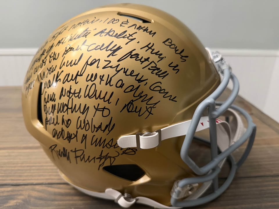 🏈 Rudy Ruettiger Dual-Signed Notre Dame Full-Size Helmet – Beckett Witnessed – Quote + Play Diagram