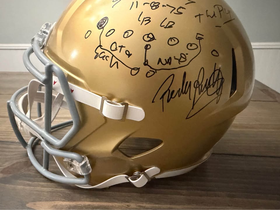 🏈 Rudy Ruettiger Dual-Signed Notre Dame Full-Size Helmet – Beckett Witnessed – Quote + Play Diagram