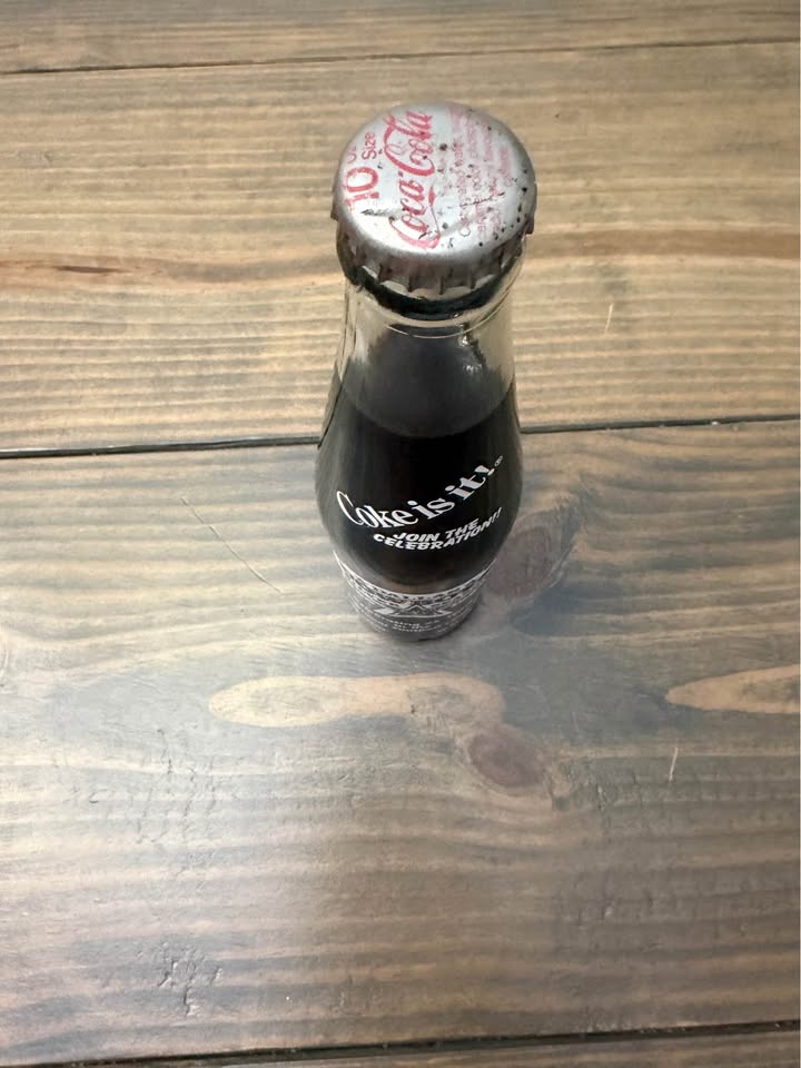 🏈 Vintage Dallas Cowboys Silver Season 25th Anniversary Coca-Cola Bottle (1960–1984)